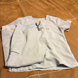Women’s figs scrub set size small